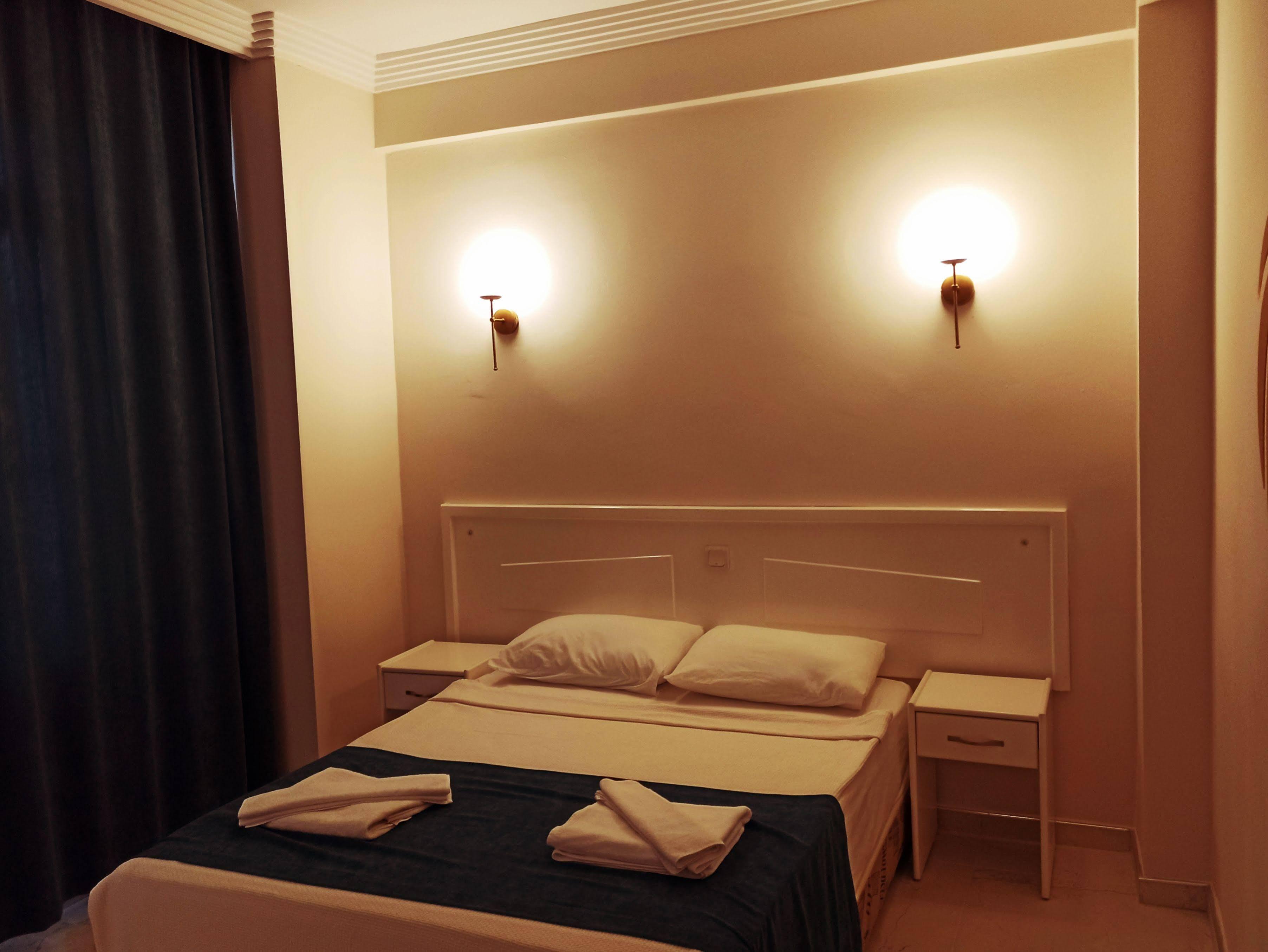 Aquila Beach Hotel 페티예 외부 사진
